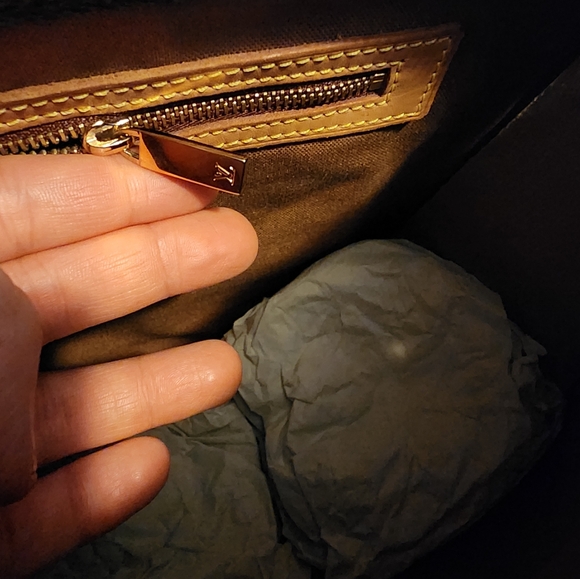 Louis Vuitton Authentic - Picture 9 of 12